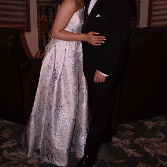 Colette For Mon Cheri Spring 2020 Dress - Picture 3 of 5